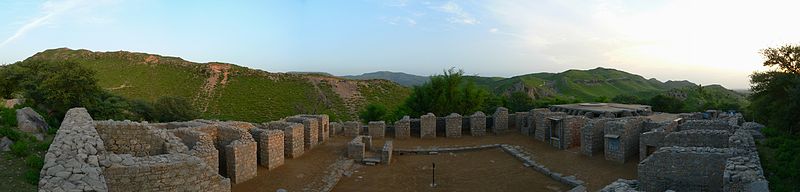800px-Panorama_at_Jaulian_-_Ancient_Buddhist_Monastery_-_Taxila,_Pakistan_-_566-31